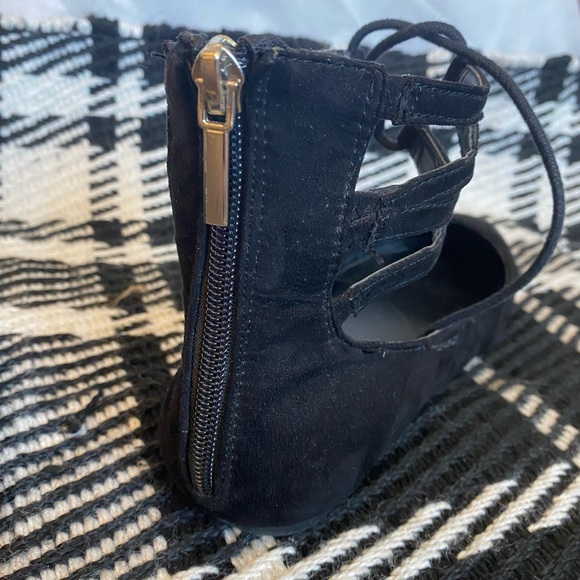 Torrid 9w faux suede flats - Picture 9 of 9